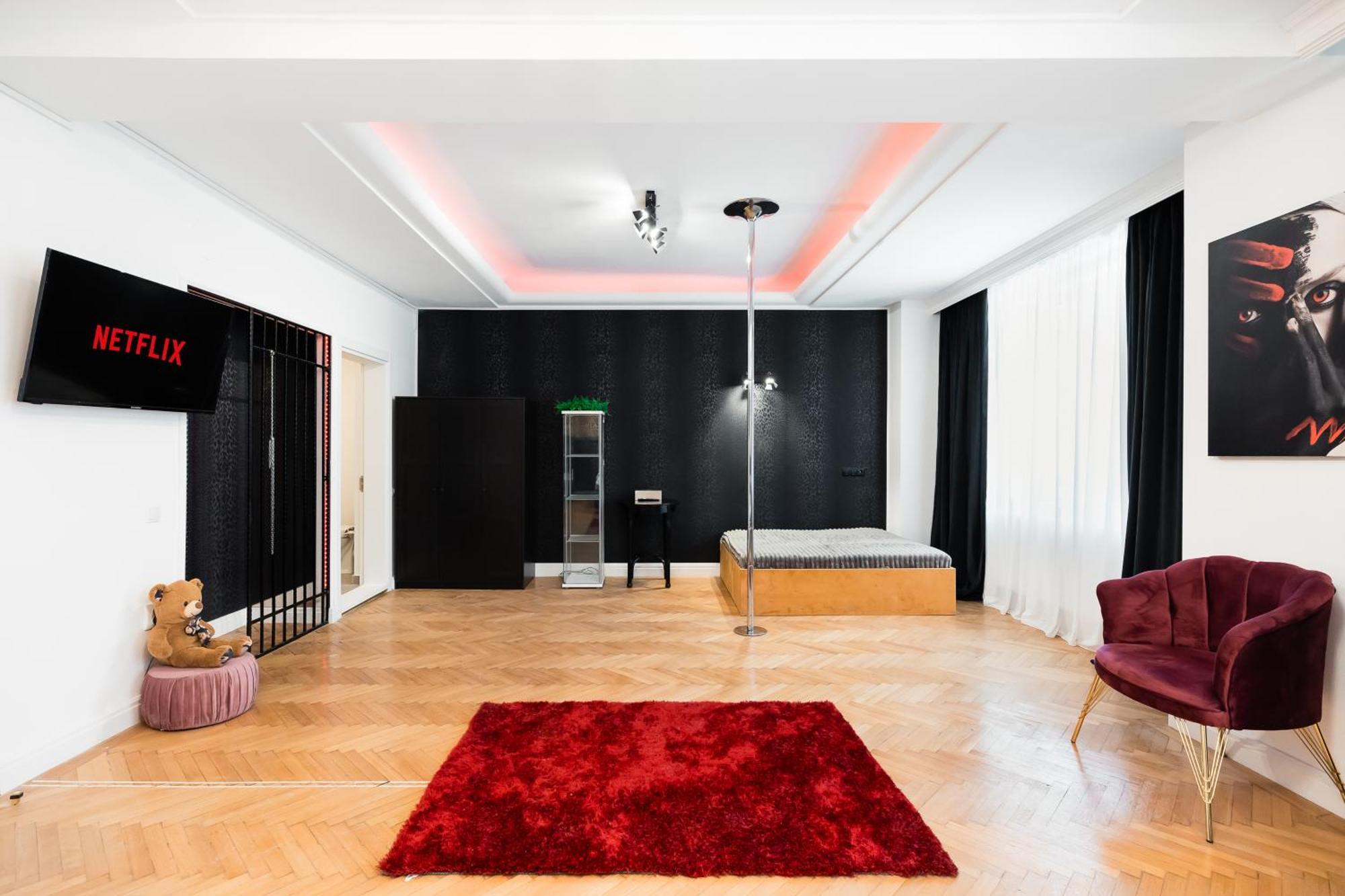 Central Studios In Piata Romana Bukares Bagian luar foto